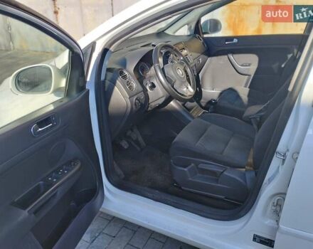 Белый Фольксваген Гольф Плюс, объемом двигателя 1.6 л и пробегом 200 тыс. км за 6900 $, фото 13 на Automoto.ua