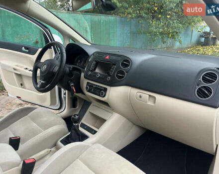 Белый Фольксваген Гольф Плюс, объемом двигателя 1.6 л и пробегом 195 тыс. км за 8950 $, фото 78 на Automoto.ua