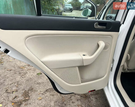 Белый Фольксваген Гольф Плюс, объемом двигателя 1.6 л и пробегом 195 тыс. км за 8950 $, фото 62 на Automoto.ua