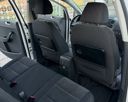 Белый Фольксваген Гольф Плюс, объемом двигателя 1.6 л и пробегом 200 тыс. км за 7999 $, фото 30 на Automoto.ua