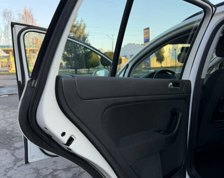 Белый Фольксваген Гольф Плюс, объемом двигателя 1.6 л и пробегом 200 тыс. км за 7999 $, фото 23 на Automoto.ua