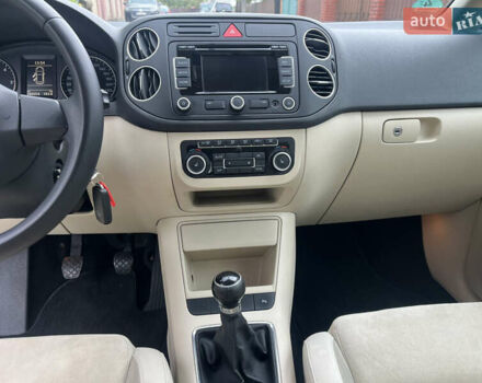 Белый Фольксваген Гольф Плюс, объемом двигателя 1.6 л и пробегом 195 тыс. км за 8950 $, фото 66 на Automoto.ua