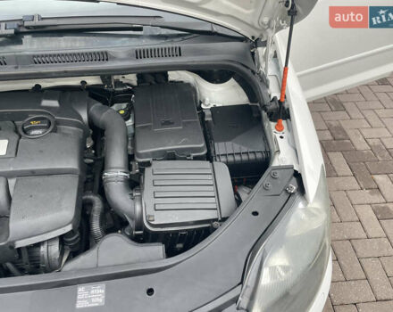 Белый Фольксваген Гольф Плюс, объемом двигателя 1.6 л и пробегом 236 тыс. км за 7500 $, фото 76 на Automoto.ua