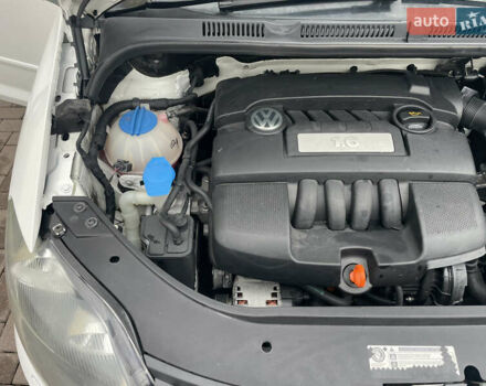 Белый Фольксваген Гольф Плюс, объемом двигателя 1.6 л и пробегом 236 тыс. км за 7500 $, фото 75 на Automoto.ua