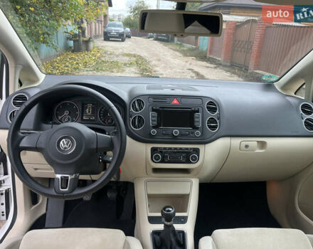 Белый Фольксваген Гольф Плюс, объемом двигателя 1.6 л и пробегом 195 тыс. км за 8950 $, фото 65 на Automoto.ua