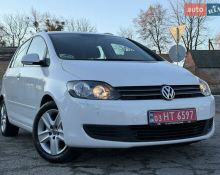 Белый Фольксваген Гольф Плюс, объемом двигателя 1.6 л и пробегом 200 тыс. км за 7999 $, фото 6 на Automoto.ua