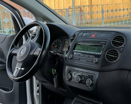 Белый Фольксваген Гольф Плюс, объемом двигателя 1.6 л и пробегом 200 тыс. км за 7999 $, фото 28 на Automoto.ua