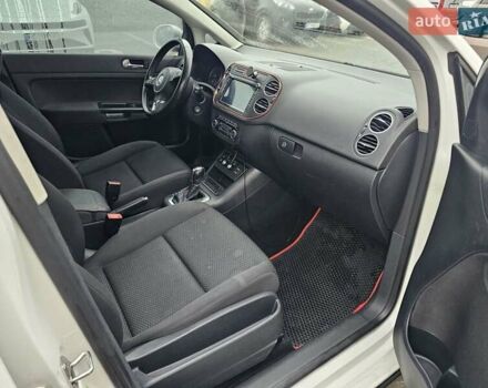 Белый Фольксваген Гольф Плюс, объемом двигателя 1.4 л и пробегом 146 тыс. км за 8000 $, фото 26 на Automoto.ua