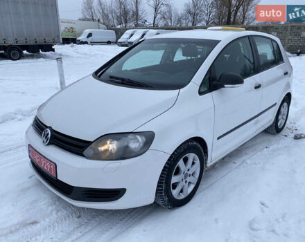Белый Фольксваген Гольф Плюс, объемом двигателя 1.6 л и пробегом 242 тыс. км за 6900 $, фото 1 на Automoto.ua