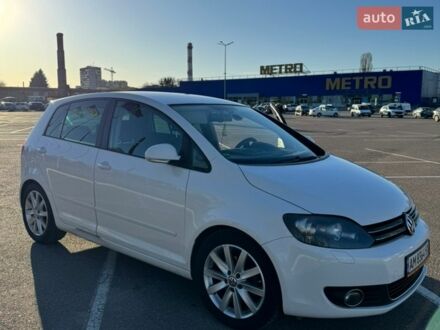 Белый Фольксваген Гольф Плюс, объемом двигателя 1.6 л и пробегом 300 тыс. км за 9100 $, фото 1 на Automoto.ua
