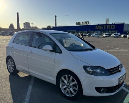 Белый Фольксваген Гольф Плюс, объемом двигателя 1.6 л и пробегом 300 тыс. км за 9000 $, фото 1 на Automoto.ua