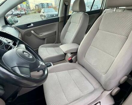 Бежевий Фольксваген Golf Plus, об'ємом двигуна 1.4 л та пробігом 188 тис. км за 7999 $, фото 15 на Automoto.ua