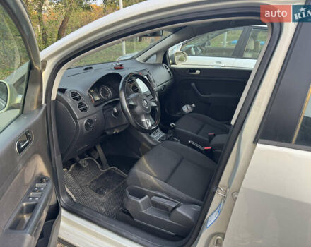 Бежевий Фольксваген Golf Plus, об'ємом двигуна 1.4 л та пробігом 116 тис. км за 9000 $, фото 19 на Automoto.ua