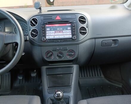 Черный Фольксваген Гольф Плюс, объемом двигателя 1.4 л и пробегом 330 тыс. км за 4700 $, фото 14 на Automoto.ua