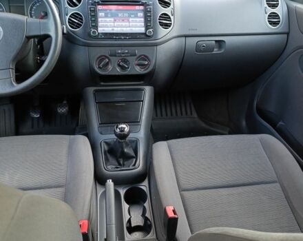 Черный Фольксваген Гольф Плюс, объемом двигателя 1.4 л и пробегом 330 тыс. км за 4700 $, фото 13 на Automoto.ua