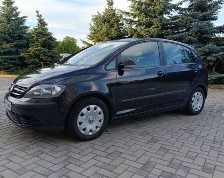 Черный Фольксваген Гольф Плюс, объемом двигателя 1.4 л и пробегом 330 тыс. км за 4700 $, фото 1 на Automoto.ua