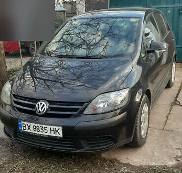 Черный Фольксваген Гольф Плюс, объемом двигателя 1.39 л и пробегом 200 тыс. км за 5900 $, фото 5 на Automoto.ua