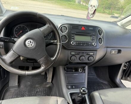 Черный Фольксваген Гольф Плюс, объемом двигателя 1.6 л и пробегом 280 тыс. км за 5299 $, фото 18 на Automoto.ua