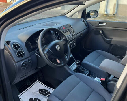 Черный Фольксваген Гольф Плюс, объемом двигателя 1.6 л и пробегом 230 тыс. км за 4950 $, фото 14 на Automoto.ua