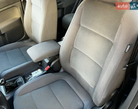 Черный Фольксваген Гольф Плюс, объемом двигателя 1.6 л и пробегом 230 тыс. км за 4950 $, фото 26 на Automoto.ua