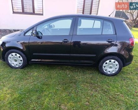 Черный Фольксваген Гольф Плюс, объемом двигателя 1.4 л и пробегом 243 тыс. км за 5250 $, фото 5 на Automoto.ua