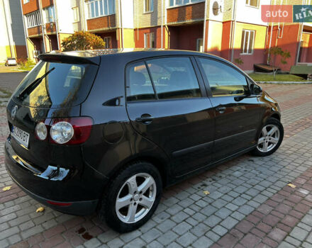 Черный Фольксваген Гольф Плюс, объемом двигателя 1.6 л и пробегом 230 тыс. км за 4950 $, фото 5 на Automoto.ua
