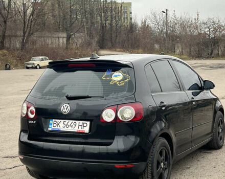 Черный Фольксваген Гольф Плюс, объемом двигателя 1.6 л и пробегом 301 тыс. км за 5999 $, фото 5 на Automoto.ua