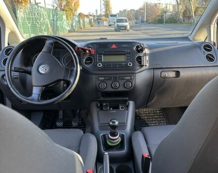 Черный Фольксваген Гольф Плюс, объемом двигателя 1.6 л и пробегом 250 тыс. км за 5600 $, фото 4 на Automoto.ua