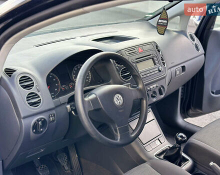 Черный Фольксваген Гольф Плюс, объемом двигателя 1.4 л и пробегом 250 тыс. км за 4999 $, фото 23 на Automoto.ua