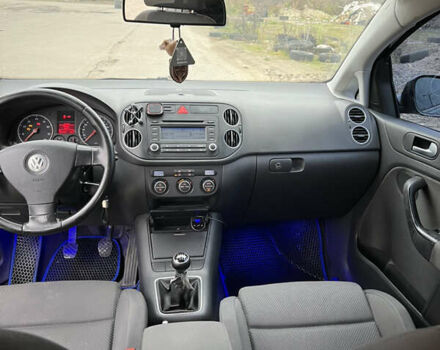 Черный Фольксваген Гольф Плюс, объемом двигателя 1.6 л и пробегом 301 тыс. км за 5999 $, фото 15 на Automoto.ua