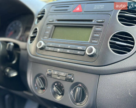 Черный Фольксваген Гольф Плюс, объемом двигателя 1.4 л и пробегом 250 тыс. км за 4999 $, фото 24 на Automoto.ua