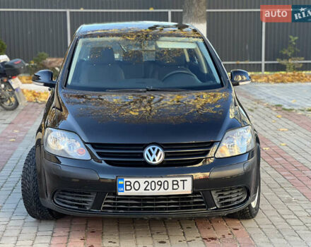 Черный Фольксваген Гольф Плюс, объемом двигателя 1.6 л и пробегом 230 тыс. км за 4950 $, фото 1 на Automoto.ua