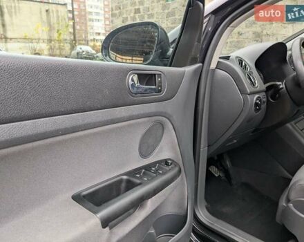 Черный Фольксваген Гольф Плюс, объемом двигателя 1.4 л и пробегом 218 тыс. км за 4850 $, фото 23 на Automoto.ua