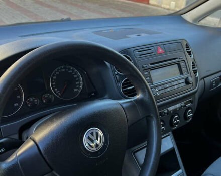 Черный Фольксваген Гольф Плюс, объемом двигателя 1.6 л и пробегом 230 тыс. км за 4950 $, фото 19 на Automoto.ua