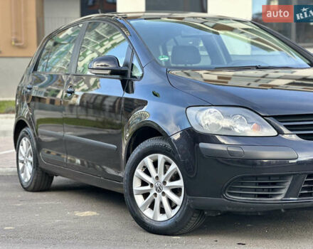 Черный Фольксваген Гольф Плюс, объемом двигателя 1.4 л и пробегом 250 тыс. км за 4999 $, фото 7 на Automoto.ua