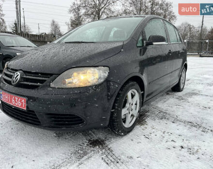 Черный Фольксваген Гольф Плюс, объемом двигателя 1.6 л и пробегом 237 тыс. км за 5450 $, фото 2 на Automoto.ua