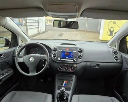 Черный Фольксваген Гольф Плюс, объемом двигателя 1.9 л и пробегом 256 тыс. км за 5800 $, фото 4 на Automoto.ua