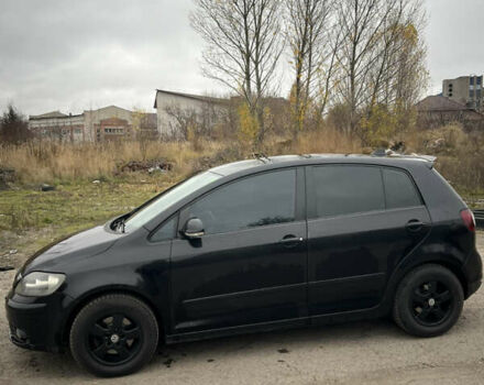 Черный Фольксваген Гольф Плюс, объемом двигателя 1.6 л и пробегом 301 тыс. км за 5999 $, фото 7 на Automoto.ua