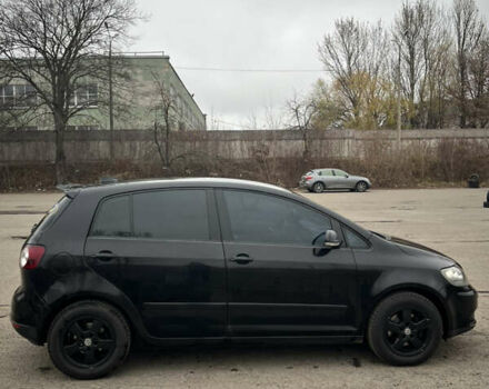 Черный Фольксваген Гольф Плюс, объемом двигателя 1.6 л и пробегом 301 тыс. км за 5999 $, фото 6 на Automoto.ua