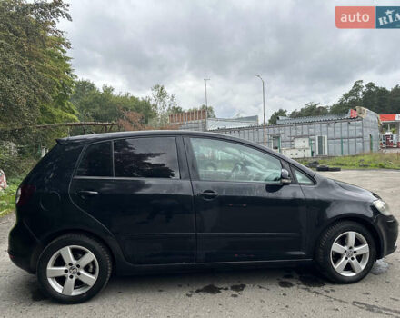 Черный Фольксваген Гольф Плюс, объемом двигателя 1.6 л и пробегом 215 тыс. км за 5800 $, фото 2 на Automoto.ua