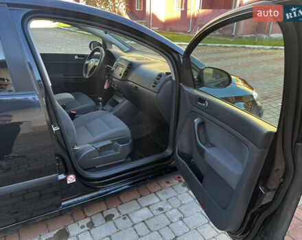 Черный Фольксваген Гольф Плюс, объемом двигателя 1.6 л и пробегом 230 тыс. км за 4950 $, фото 29 на Automoto.ua