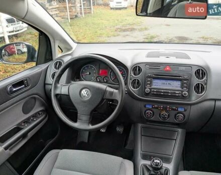 Черный Фольксваген Гольф Плюс, объемом двигателя 1.4 л и пробегом 218 тыс. км за 4850 $, фото 36 на Automoto.ua