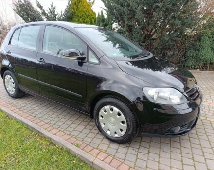 Черный Фольксваген Гольф Плюс, объемом двигателя 1.4 л и пробегом 243 тыс. км за 5250 $, фото 2 на Automoto.ua