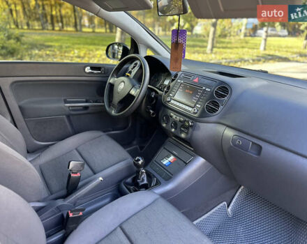 Черный Фольксваген Гольф Плюс, объемом двигателя 2 л и пробегом 250 тыс. км за 5800 $, фото 18 на Automoto.ua