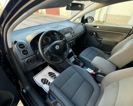 Черный Фольксваген Гольф Плюс, объемом двигателя 1.6 л и пробегом 230 тыс. км за 4950 $, фото 13 на Automoto.ua