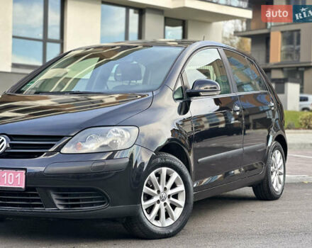 Черный Фольксваген Гольф Плюс, объемом двигателя 1.4 л и пробегом 250 тыс. км за 4999 $, фото 2 на Automoto.ua