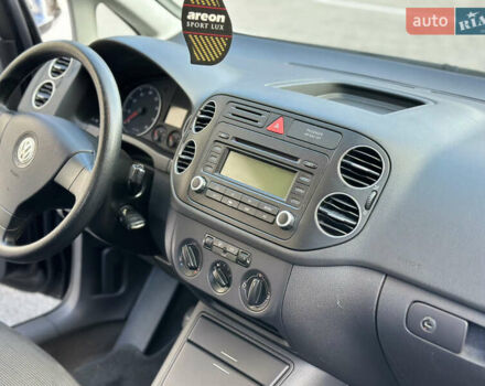 Черный Фольксваген Гольф Плюс, объемом двигателя 1.4 л и пробегом 250 тыс. км за 4999 $, фото 21 на Automoto.ua