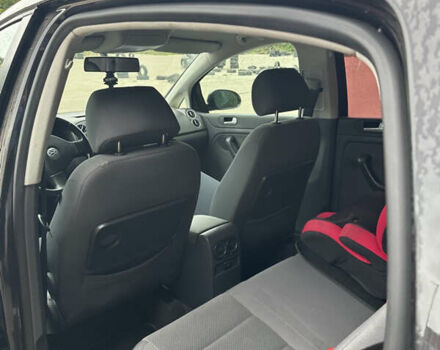 Черный Фольксваген Гольф Плюс, объемом двигателя 1.6 л и пробегом 215 тыс. км за 5800 $, фото 6 на Automoto.ua