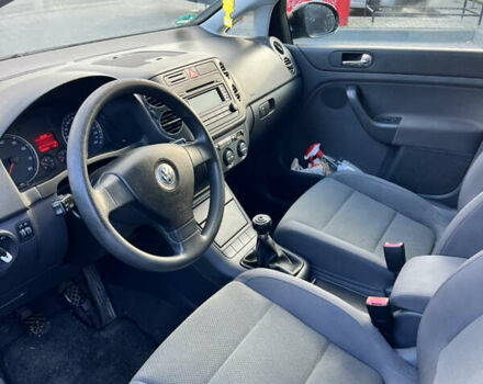 Черный Фольксваген Гольф Плюс, объемом двигателя 1.6 л и пробегом 182 тыс. км за 5200 $, фото 7 на Automoto.ua