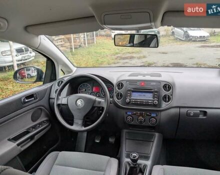 Черный Фольксваген Гольф Плюс, объемом двигателя 1.4 л и пробегом 218 тыс. км за 4850 $, фото 16 на Automoto.ua